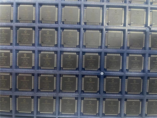 PIC16F18877-I / PT متحكمات دقيقة 8 بت ذاكرة MCU TQFP-44